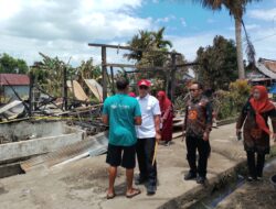 Bupati Budiman Berikan Batuan Bagi Warga Kebakaran di Desa Balantang