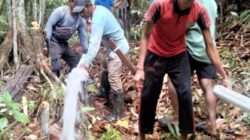 Resmi Dibentuk, Pengurus dan Warga Pemanfaat Giat Gotong Royong Benahi Perpipaan Pamsimas di Tarabbi