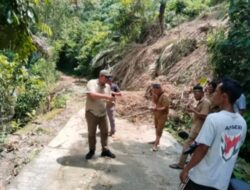 Anggota DPRD Dwi Heriyanto Tinjau Longsor  di Desa Ujung Baru, Tomoni