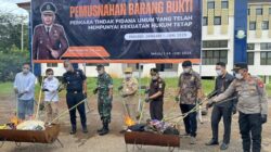 Kejari Lutim Laksanakan Pemusnahan Barang Bukti dan Barang Rampasan Perkara Tindak Pidana Umum yang Telah Memiliki Kekuatan Hukum Tetap